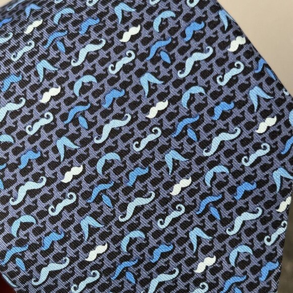 Vineyard Vines Mens Tie Blue Moustaches & Whales MOVEMBER ~61" x 3 1/2" - Picture 2 of 8
